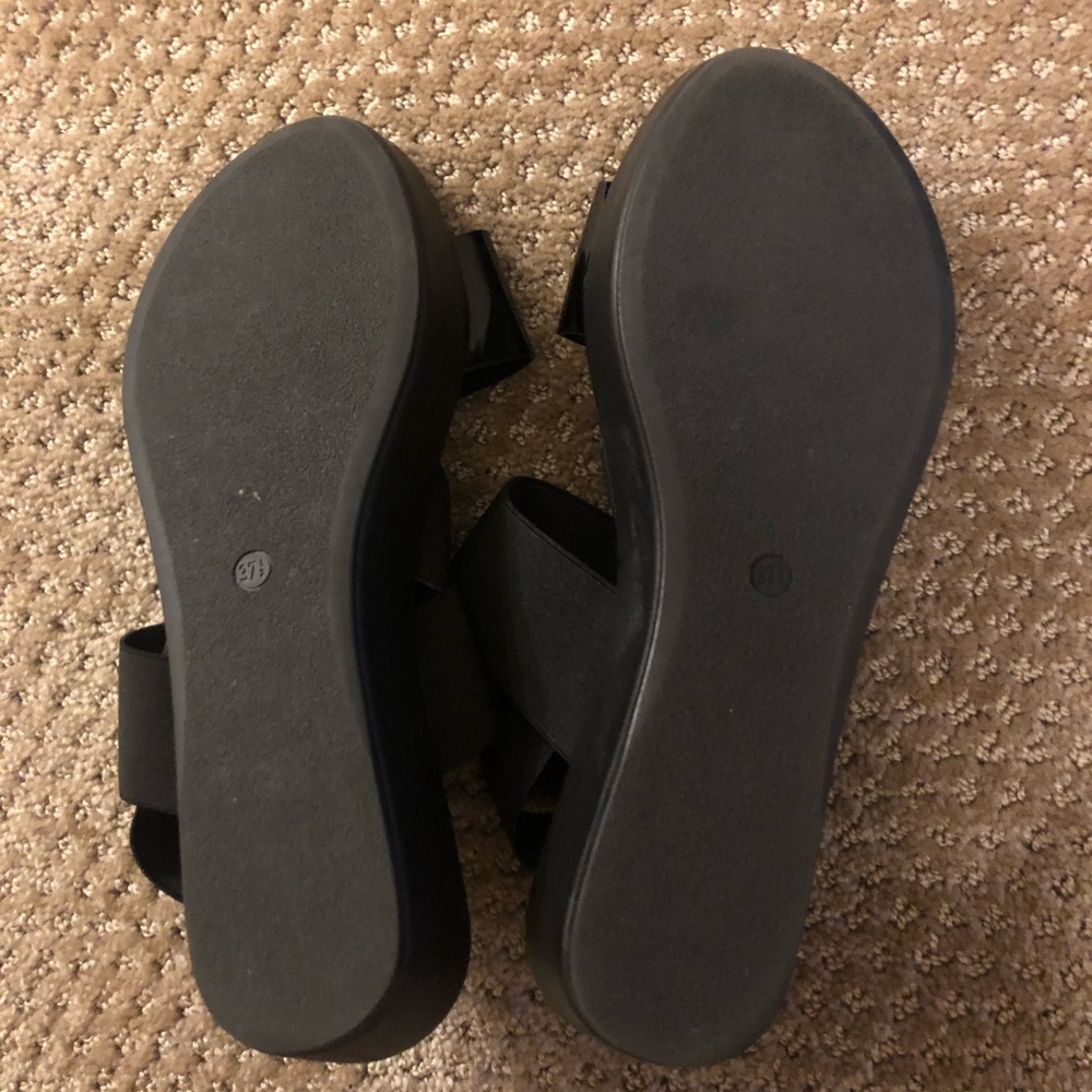 Sandals - Picture 3 of 3